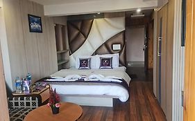 Hotel Broadway Annexe Darjeeling 3*